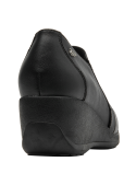 Zapato casual de cuero negro para mujer con patrón decorativo frontal moderno.