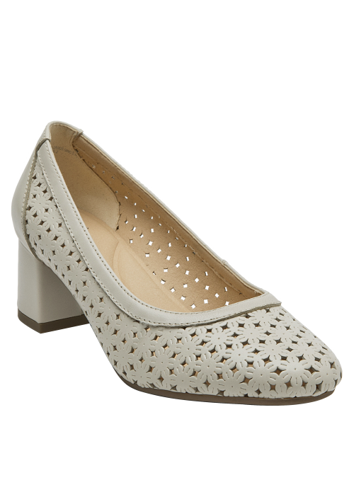 Calzado de cuero blanco para mujer, estilo romántico y vintage con detalles modernos.