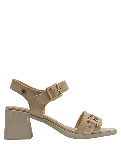 Sandalia de cuero beige para mujer, ideal para looks formales y combinaciones versátiles.