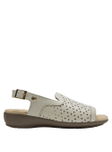 Sandalia femenina de cuero blanco crema con ajuste seguro, ideal para el día a día.