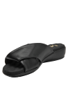 Sandalia negra de cuero minimalista con tiras cruzadas, diseño casual para mujer.