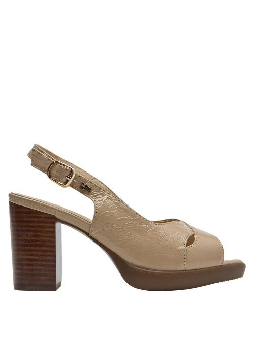 Sandalia de mujer beige en cuero con taco de madera y plataforma, diseño elegante y sobrio.