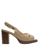 Sandalia de cuero beige con plataforma, diseño minimalista y sofisticado para el día a día.