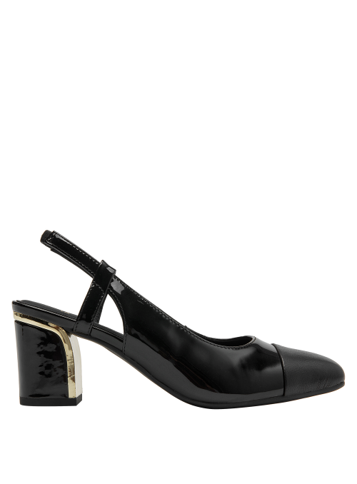 Zapato de mujer en charol negro con textura lisa y acabado brillante, estilo años 60.