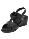 Sandalia negra de cuero para mujer con plataforma moderada y diseño elegante en cuero liso.