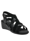 Sandalia de cuero negro, diseño elegante con detalles en gamuza y acabado mate.