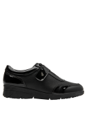 Calzado de cuero negro charol para mujer, perfecto para el trabajo y salidas informales.