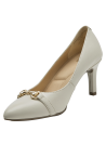 Zapato de mujer beige en cuero con aplique dorado, ideal para eventos formales.