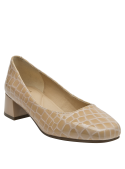 Zapato femenino de cuero beige, diseño minimalista y moderno, perfecto para oficina y reuniones elegantes.