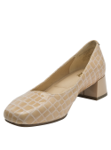 Zapato de cuero beige para mujer, diseño elegante con textura de cocodrilo, ideal para atuendos formales.