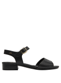 Sandalia minimalista de cuero negro con detalles dorados, combina elegancia y comodidad.