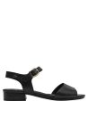 Sandalia minimalista de cuero negro con detalles dorados, combina elegancia y comodidad.