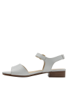 Sandalia formal de cuero blanco con correa ajustable y taco bajo cuadrado.