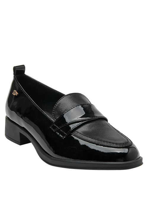 Mocasín de mujer 16 HRS en cuero charol negro elegante