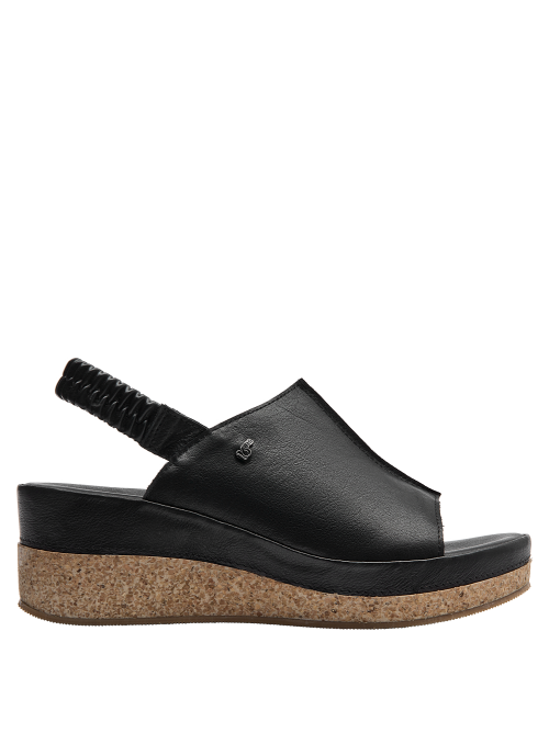 Sandalia moderna y versátil de cuero negro, ideal para looks casuales chic.