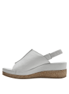 Sandalia casual de cuero blanco, ideal para primavera y verano, con estilo moderno.