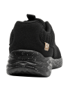 zapatilla deportiva negra de mujer con textura de malla y cordones del mismo color, ideal para un look urbano y chic.