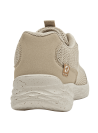 Zapatilla textil beige con diseño minimalista y suela moteada, perfecta para athleisure.