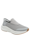 zapatilla versátil para combinar con ropa deportiva o casual
