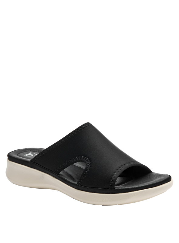Sandalia negra deportiva de mujer, estilo casual-chic, combinable con outfits veraniegos.