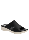Sandalia negra deportiva de mujer, estilo casual-chic, combinable con outfits veraniegos.