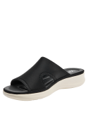 Sandalia negra deportiva de mujer en textil suave y mate con suela blanca contrastante.