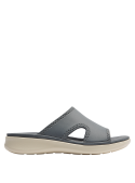 Sandalia deportiva gris para mujer, cómoda y funcional, perfecta para el verano chileno.