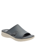 Calzado textil gris de mujer, diseño sobrio y moderno, ideal para ocasiones informales.