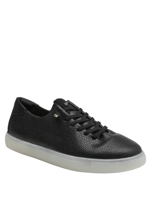 zapatilla negra de cuero texturizado para mujer, versatilidad en estilo casual y urbano
