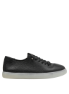 zapatilla deportiva de cuero negro para mujer, suela blanca que resalta el diseño moderno