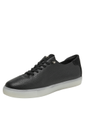 sutil contraste entre el cuero negro y la suela blanca de goma en zapatilla deportiva para mujer