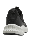 Zapatilla negra de mujer estilo athleisure, ideal para salidas casuales y caminatas urbanas.