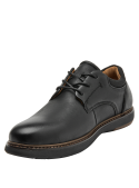 Calzado de cuero negro masculino, ideal para ocasiones formales y semi-formales, con detalles pulcros.