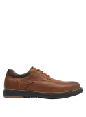 Zapato de cuero camel con detalles de calidad, ideal para un entorno de oficina o salidas elegantes.