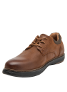 Detalle de costura visible en zapato de cuero camel, estilo sobrio y versátil para diversas ocasiones.