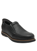 Mocasín elegante sin cordones, perfecto para combinar con jeans o pantalones de tela.