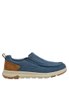 zapatilla casual azul con parche café en el talón y textura resistente