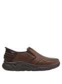 zapatilla de cuero café combina con estilos casuales y semi-formales