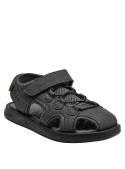 Sandalia masculina negra, cómoda para paseos y encuentros casuales.