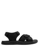 Sandalia deportiva negra para hombre, perfecta para un look relajado con shorts y camisetas.