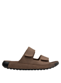Sandalia café para hombre, material sintético suave y mate, adecuada para salidas informales y verano.