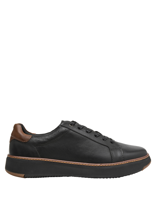Sneaker negro de cuero, pasadores cómodos y ajuste seguro.