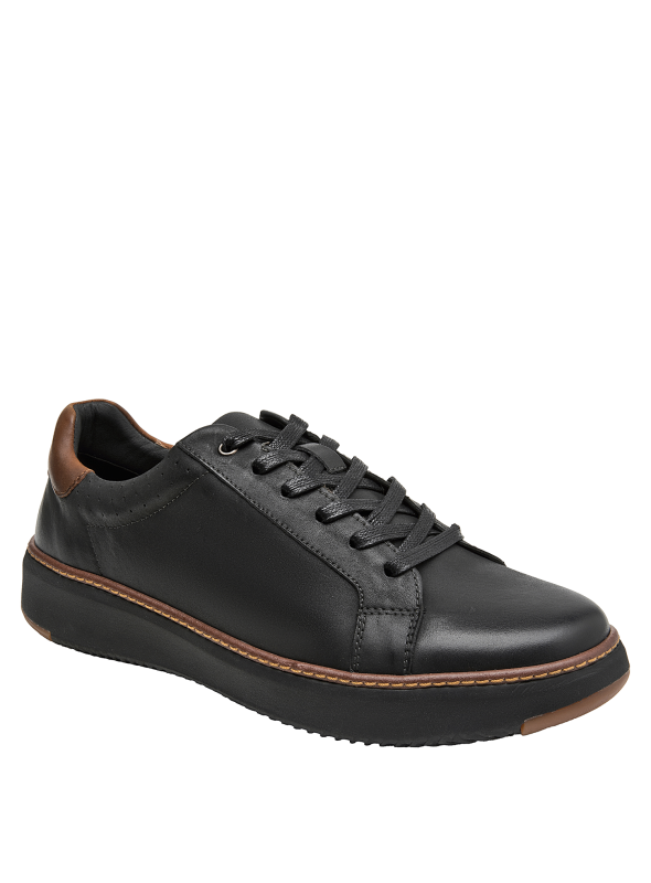 Sneaker negro de cuero, pasadores cómodos y ajuste seguro.