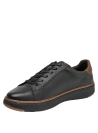 Sneaker casual negro con suela gruesa y detalle café en talón.