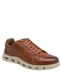 Zapato de hombre en cuero camel, suela crema, versátil para combinaciones semiformales.
