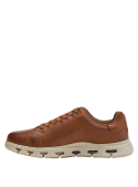 Elegante zapato camel de cuero, estilo casual chic, diseño con cordones y costuras.