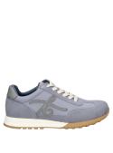 Zapatilla textil celeste con suela beige, ideal para combinar con jeans y chaquetas.