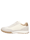 zapatilla casual de mujer con mezcla textil y detalles decorativos en un tono beige versátil