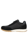 Zapatilla textil negra para mujer, ideal para moda urbana y uso diario.