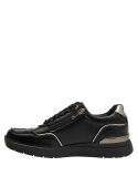 Calzado deportivo de cuero negro para mujer, ideal para un look casual.